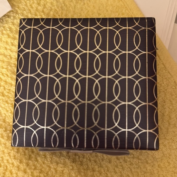 Swarovski Crystals Fine Silver Plated Studs Set - Picture 5 of 9